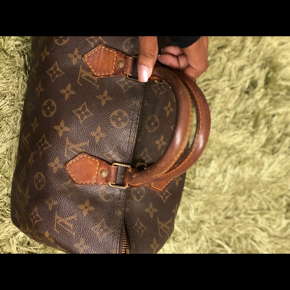 Authentic Louis Vuitton Speedy Bag - Picture 3 of 8